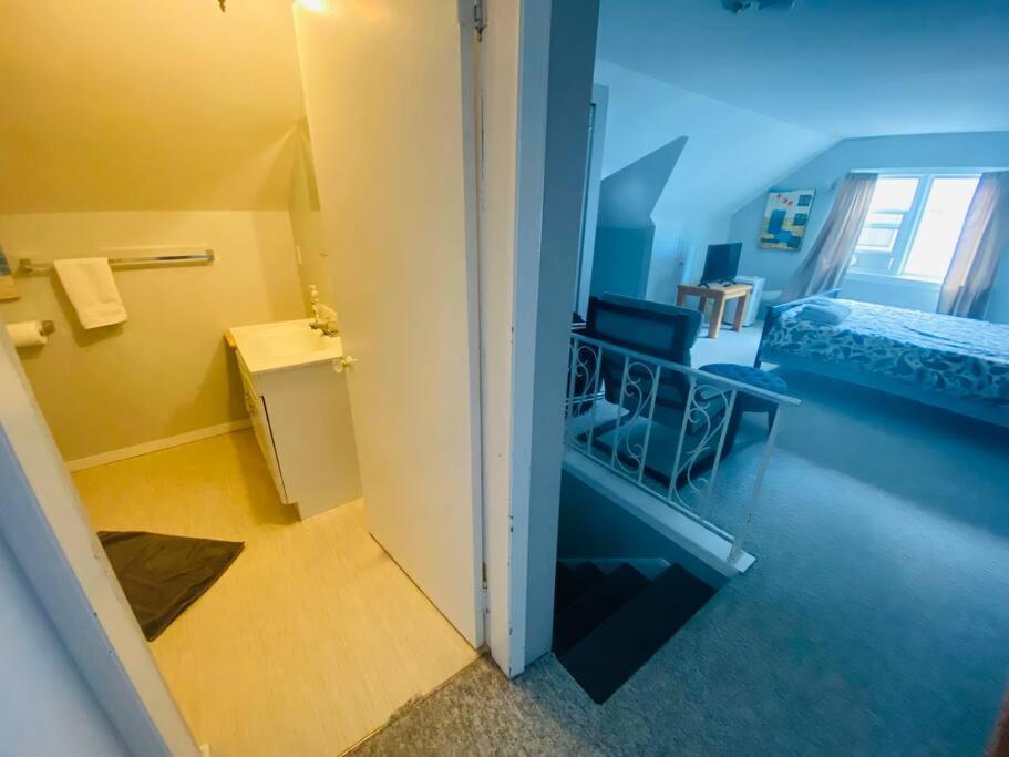 Artistic Apartment Near Downtown Victoria Exteriér fotografie