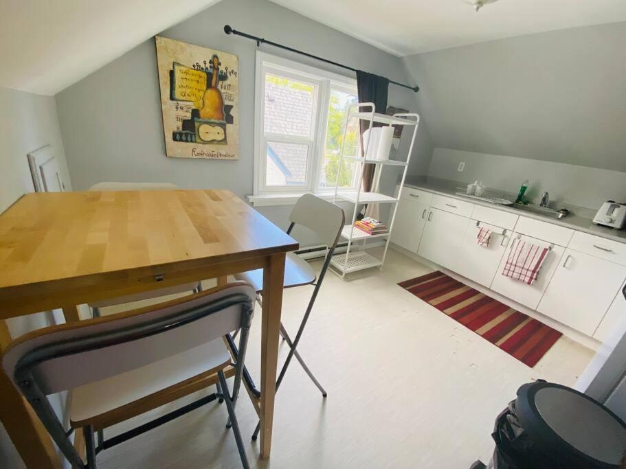 Artistic Apartment Near Downtown Victoria Exteriér fotografie